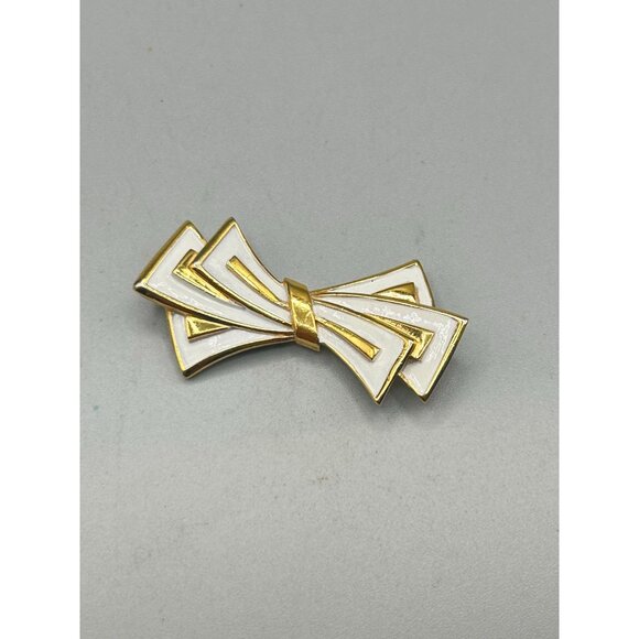 Vintage Signed TRIFARI White Enamel Ribbon Bow Pin Brooch Gold Tone Metal - Picture 3 of 8